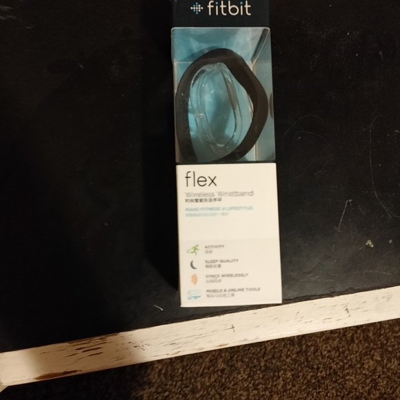 FitBit Flex - Picture 2 of 2